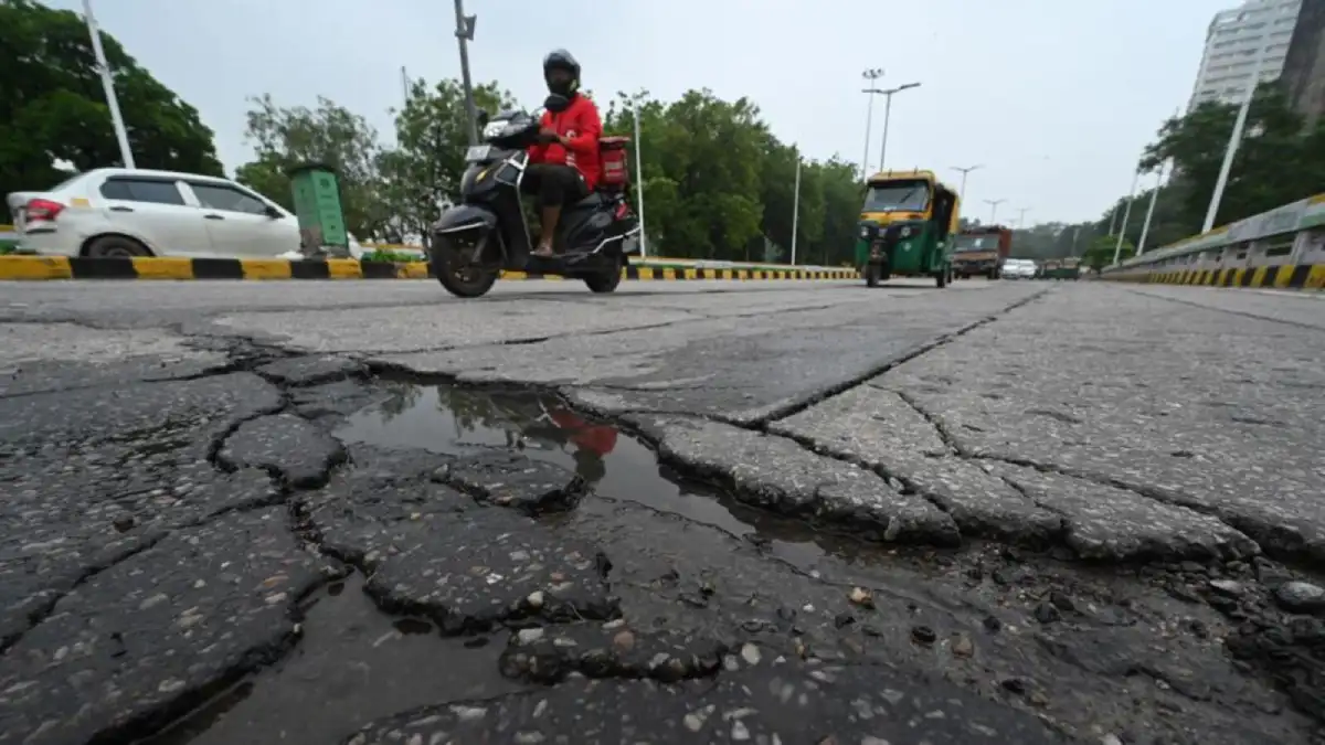 AT Road Flyover Turns into Danger Zone: Potholes, Poor Maintenance Continue to Plague Commuters